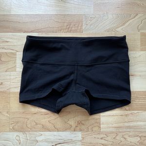 Lululemon hot yoga shorts in black. Size 6